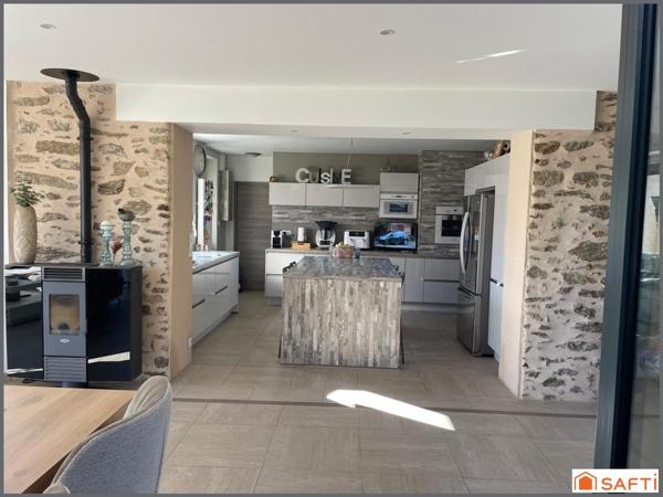 Maison lumineuse, équipements de qualité et piscine