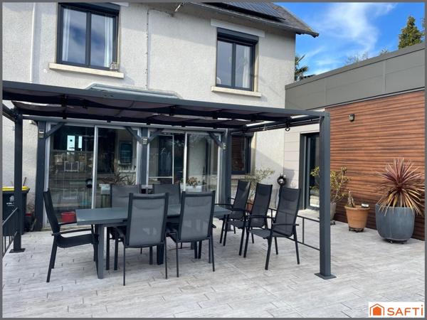 Maison lumineuse, équipements de qualité et piscine