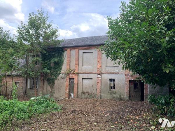 A vendre - Maison ancienne à rénover sur plus d'1.3 hectare - La Vaupalière