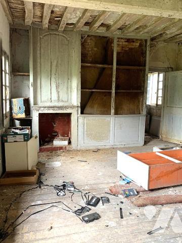 A vendre - Maison ancienne à rénover sur plus d'1.3 hectare - La Vaupalière