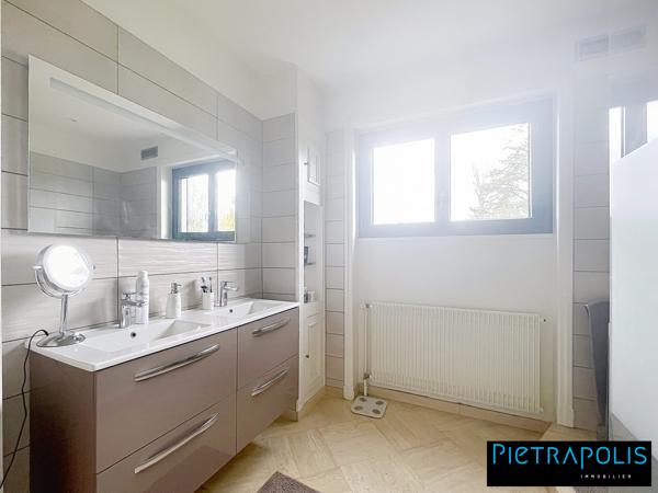 BELLEVILLE CENTRE VILLE A PIED GRANDE VILLA FAMILIALE 280 M2 HAB 2030 M2 DE TERRAIN