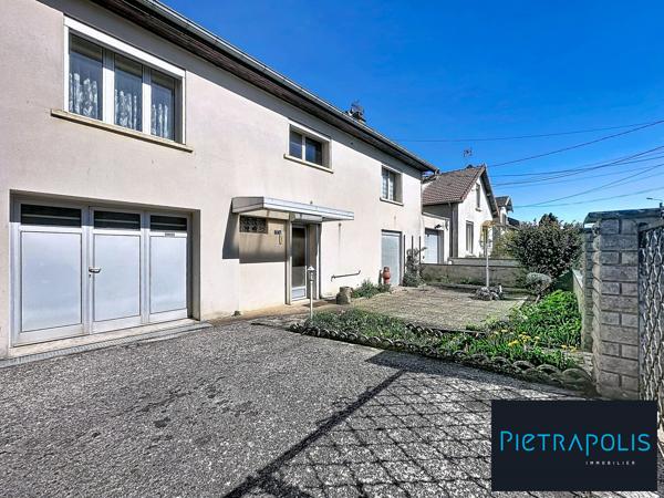 Maison avec deux garages