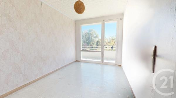 Appartement F4 à vendre  4 pièces - 63 m 2   ST QUENTIN  - 02