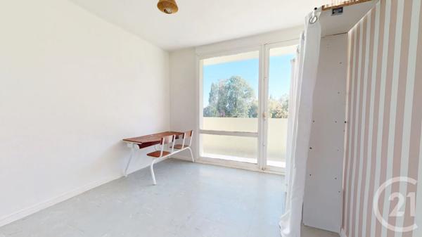Appartement F4 à vendre  4 pièces - 63 m 2   ST QUENTIN  - 02