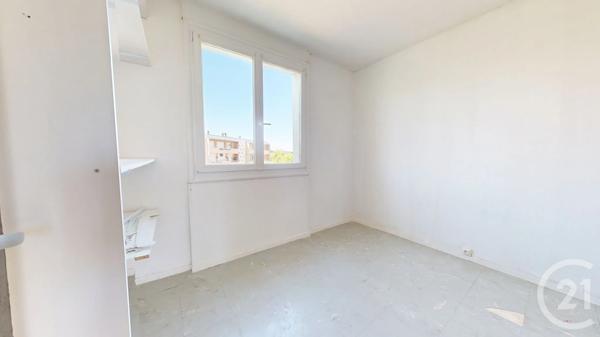 Appartement F4 à vendre  4 pièces - 63 m 2   ST QUENTIN  - 02