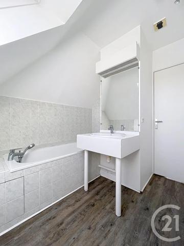 Appartement à vendre  2 pièces - 39,25 m 2   COMPIEGNE  - 60