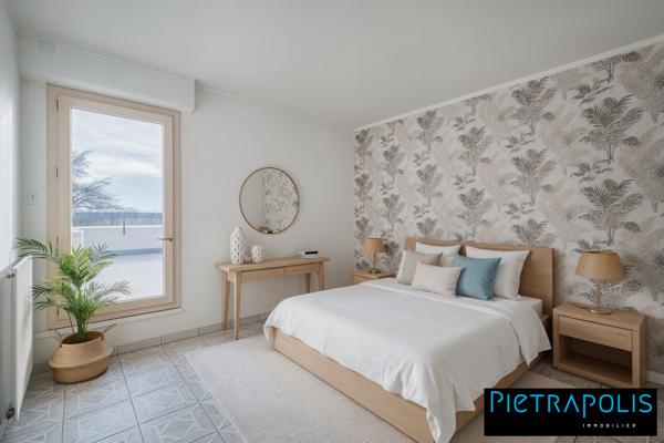 Duplex lumineux avec vaste séjour & terrasse S/O – Vue dégagée sur parc arboré