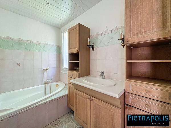 Duplex lumineux avec vaste séjour & terrasse S/O – Vue dégagée sur parc arboré