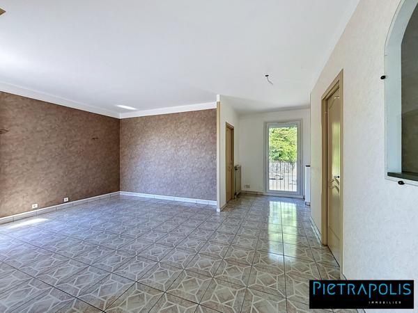 Duplex lumineux avec vaste séjour & terrasse S/O – Vue dégagée sur parc arboré
