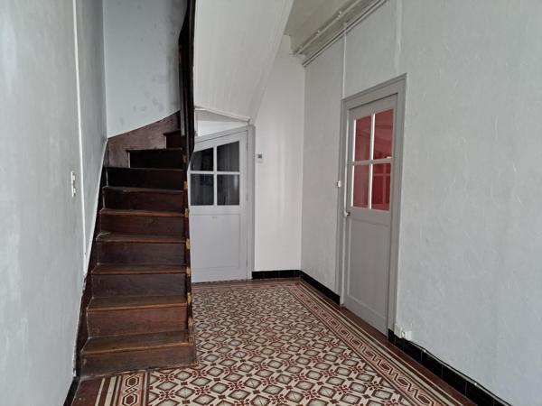 charmante maison de ville de 80m² ,2 chambres, pas d 'extérieur.