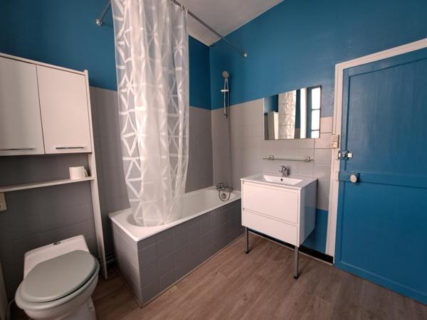 charmante maison de ville de 80m² ,2 chambres, pas d 'extérieur.