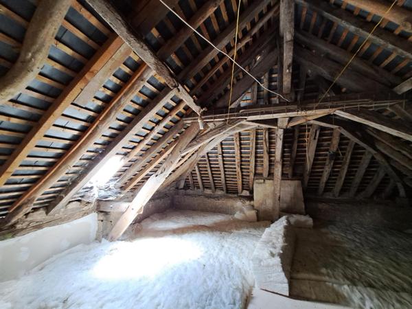 charmante maison de ville de 80m² ,2 chambres, pas d 'extérieur.