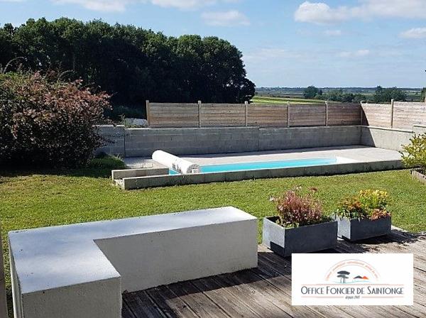 VILLA SUR MAGNIFIQUE TERRAIN AVEC PISCINE