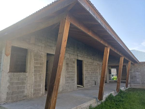 TERRAIN - VILLA T5/6 A TERMINER D'AMENAGER