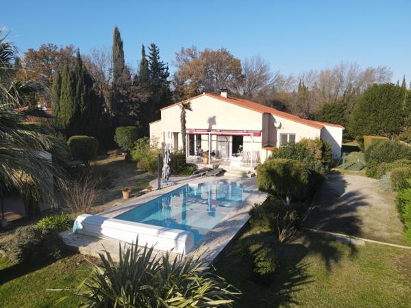Villa 4 faces sur 3300 m² de terrain !