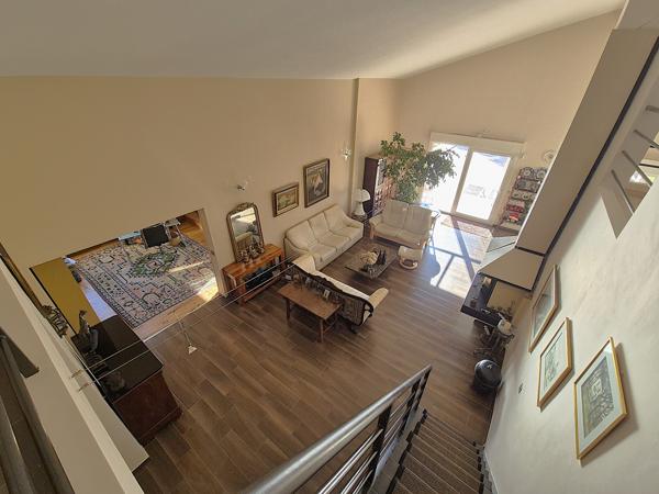 Villa 4 faces sur 3300 m² de terrain !