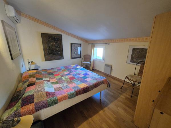 Villa 4 faces sur 3300 m² de terrain !