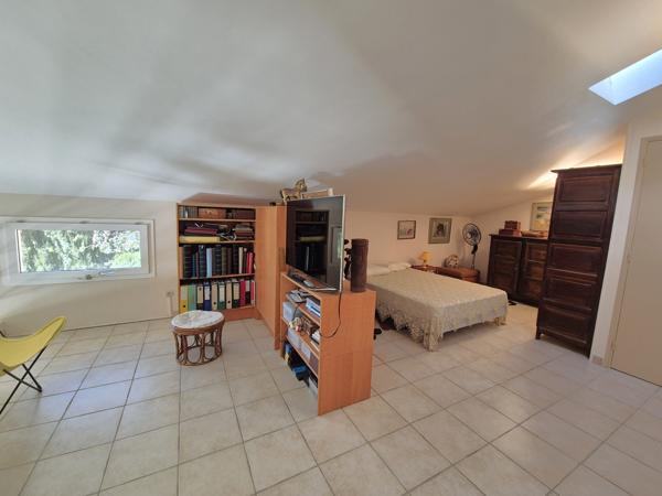 Villa 4 faces sur 3300 m² de terrain !