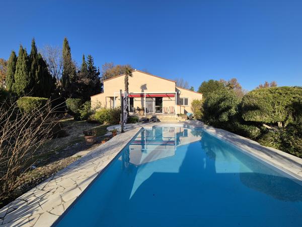 Villa 4 faces sur 3300 m² de terrain !