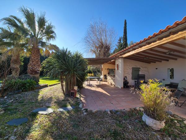 Villa 4 faces sur 3300 m² de terrain !