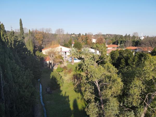 Villa 4 faces sur 3300 m² de terrain !