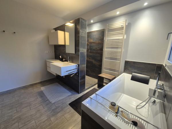 Villa 4 faces sur 3300 m² de terrain !