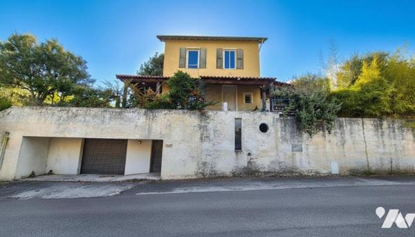 Colline de Pessicart - Villa de 220 m² avec piscine et deux dépendances habitables de 50 m² !