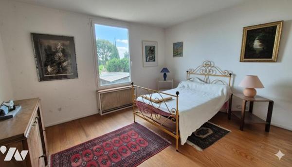 Colline de Pessicart - Villa de 220 m² avec piscine et deux dépendances habitables de 50 m² !