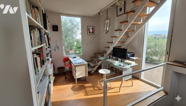 Colline de Pessicart - Villa de 220 m² avec piscine et deux dépendances habitables de 50 m² !