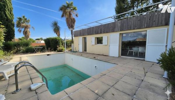 Colline de Pessicart - Villa de 220 m² avec piscine et deux dépendances habitables de 50 m² !