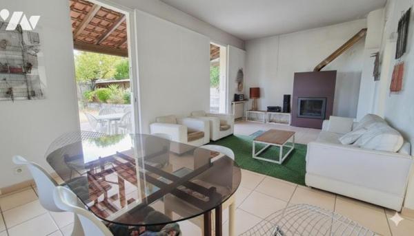 Colline de Pessicart - Villa de 220 m² avec piscine et deux dépendances habitables de 50 m² !