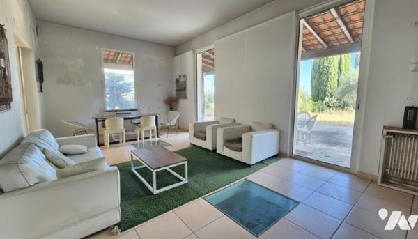 Colline de Pessicart - Villa de 220 m² avec piscine et deux dépendances habitables de 50 m² !