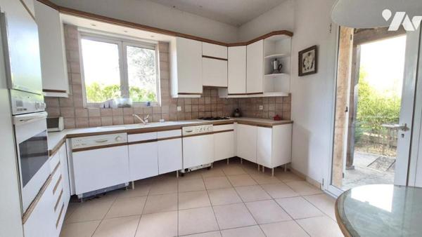 Colline de Pessicart - Villa de 220 m² avec piscine et deux dépendances habitables de 50 m² !