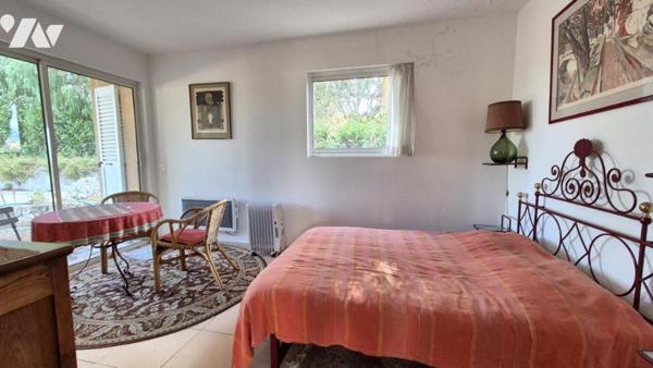 Colline de Pessicart - Villa de 220 m² avec piscine et deux dépendances habitables de 50 m² !