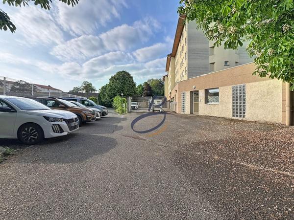 Location Local commercial 1 pièces 128 m2 à Bourgoin-Jallieu