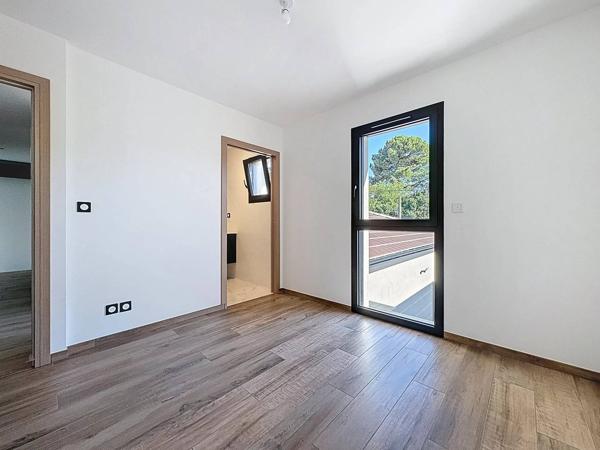 Maison contemporaine avec vue.