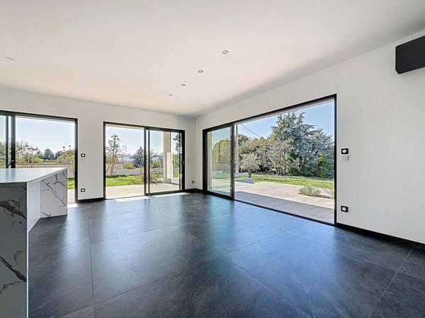 Maison contemporaine avec vue.
