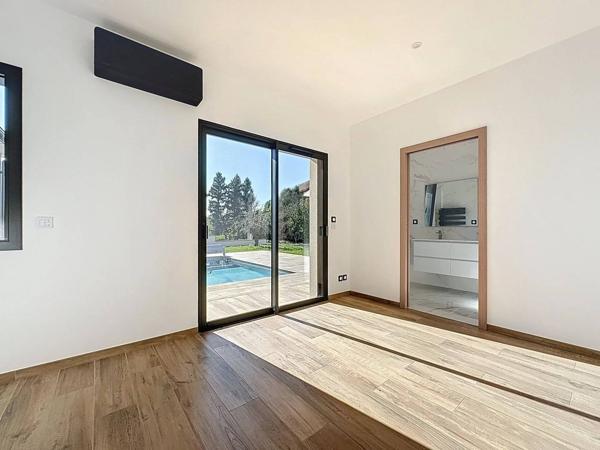 Maison contemporaine avec vue.