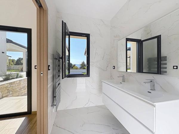 Maison contemporaine avec vue.