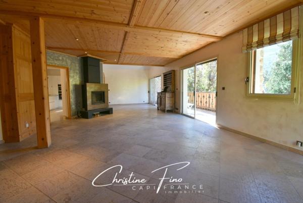 SERRE CHEVALIER- LA SALLE LES ALPES : majestueuse maison avec piscine