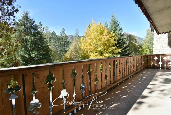 SERRE CHEVALIER- LA SALLE LES ALPES : majestueuse maison avec piscine