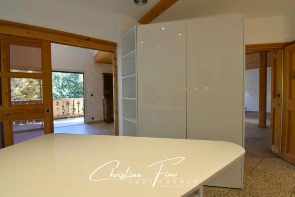 SERRE CHEVALIER- LA SALLE LES ALPES : majestueuse maison avec piscine