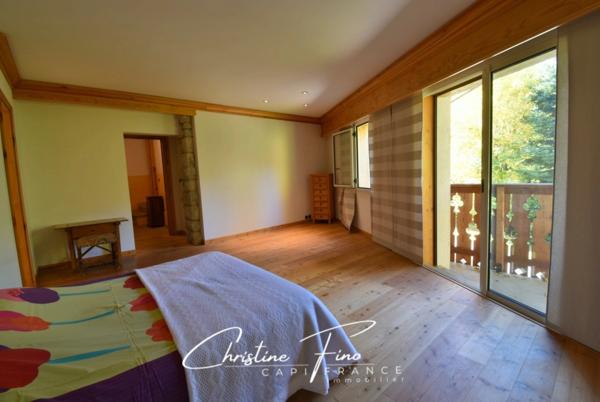 SERRE CHEVALIER- LA SALLE LES ALPES : majestueuse maison avec piscine