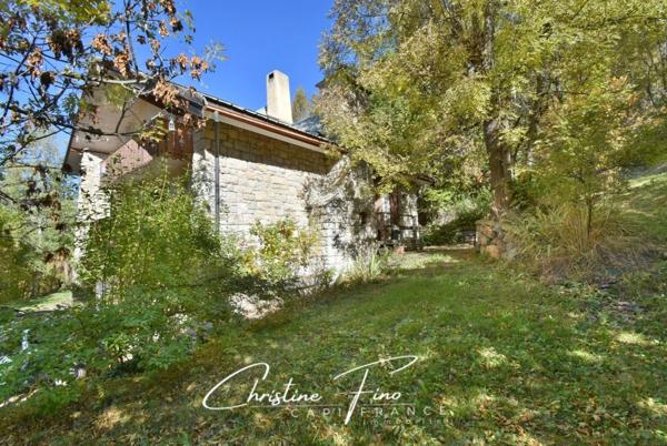 SERRE CHEVALIER- LA SALLE LES ALPES : majestueuse maison avec piscine