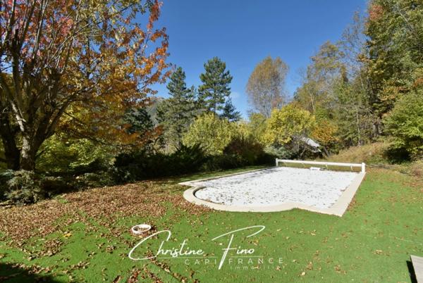 SERRE CHEVALIER- LA SALLE LES ALPES : majestueuse maison avec piscine