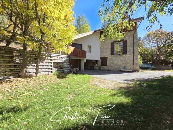 SERRE CHEVALIER- LA SALLE LES ALPES : majestueuse maison avec piscine