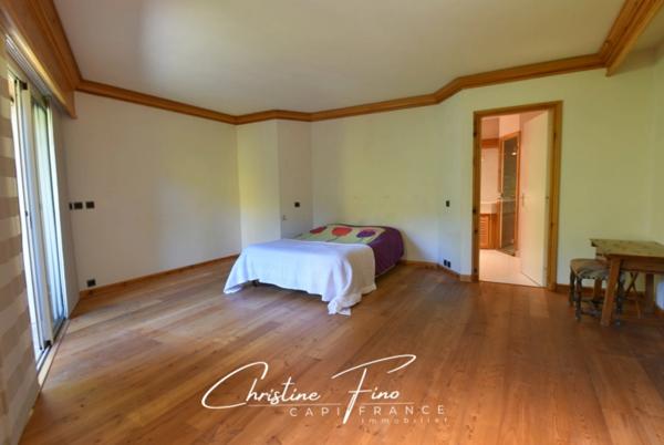 SERRE CHEVALIER- LA SALLE LES ALPES : majestueuse maison avec piscine