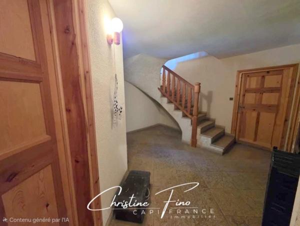 SERRE CHEVALIER- LA SALLE LES ALPES : majestueuse maison avec piscine