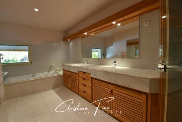 SERRE CHEVALIER- LA SALLE LES ALPES : majestueuse maison avec piscine