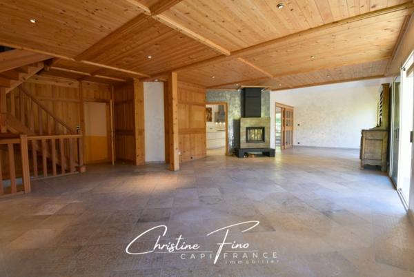 SERRE CHEVALIER- LA SALLE LES ALPES : majestueuse maison avec piscine